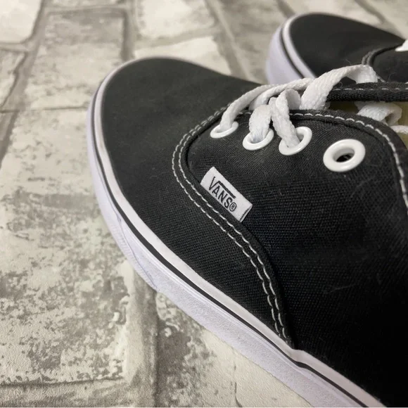 Authentic Vans (In Excellent Condition) - Picture 6 of 10